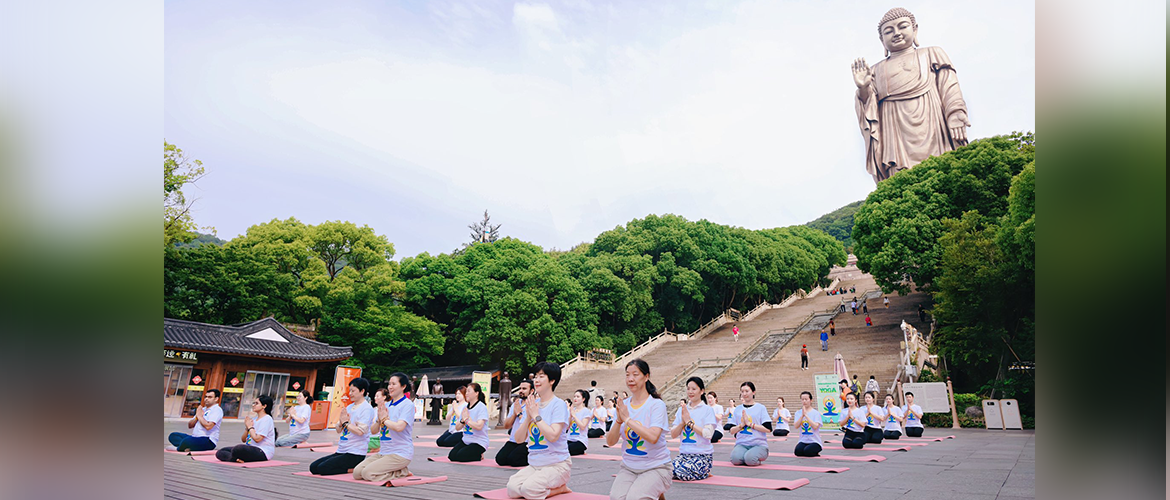 Celebration of 10th International Day of Yoga at the Lingshan Buddha in Wuxi, Jiangsu' (16.06.2024)